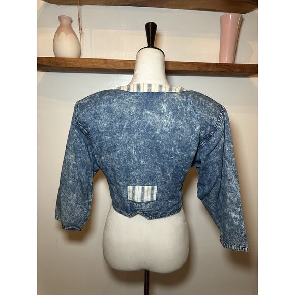 Vintage SWITCH USA Acid Wash Cropped Blue Denim Jacket Size Medium Fitted - Picture 9 of 10